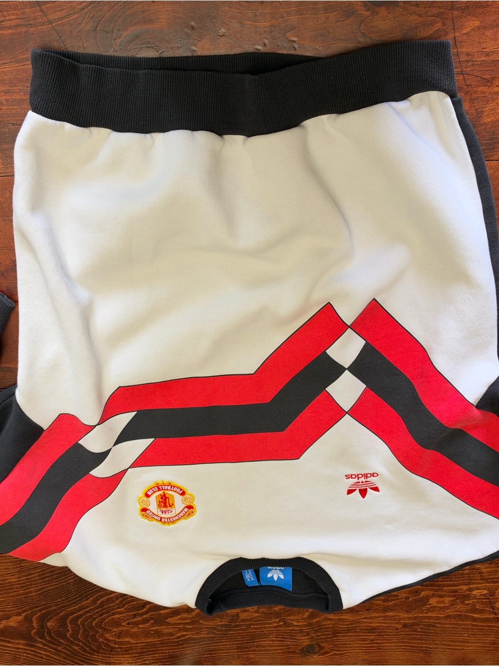 adidas Manchester United Men's Crew neck sweatshirtwith Red & Black Chevron